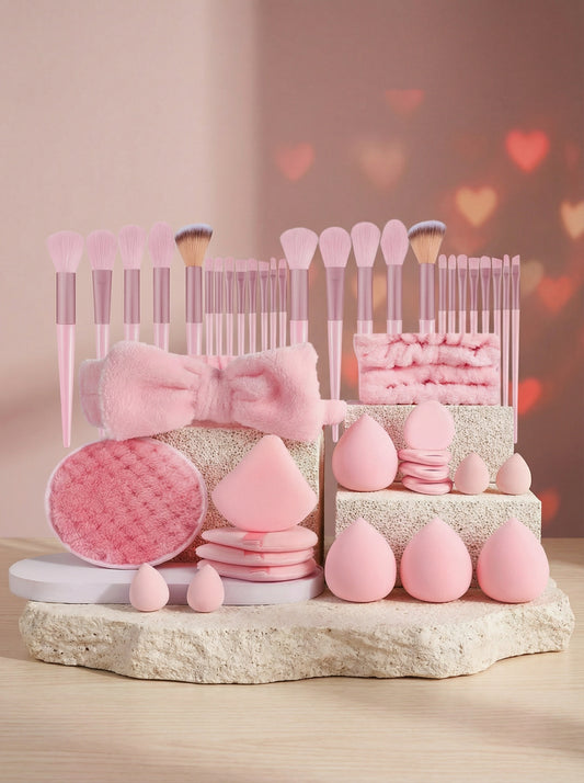 Sminkecset és szivacs készlet, 46 darabos